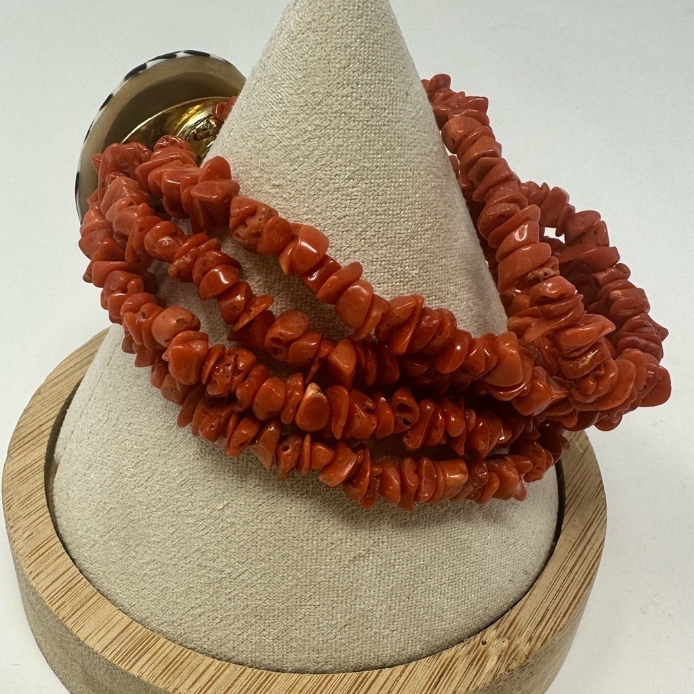 Beautiful Coral and Shell Bracelet - Picture 3 of 6